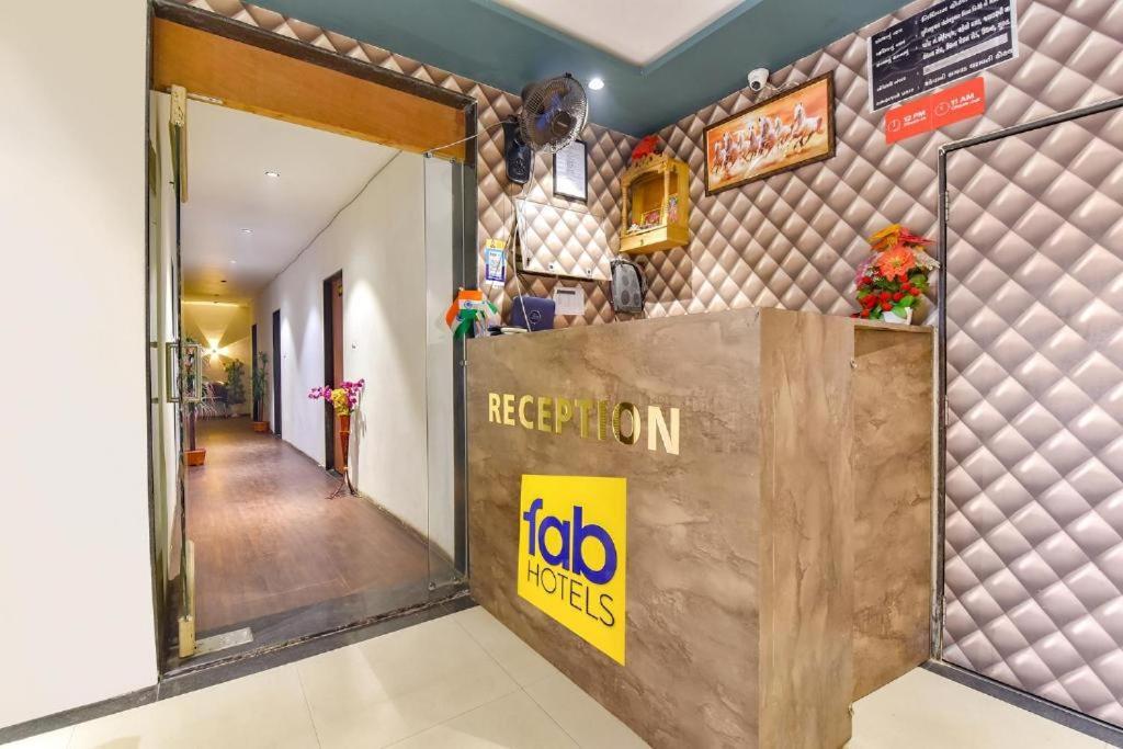 Nidhivan Hotel And Rooms Surat Bagian luar foto
