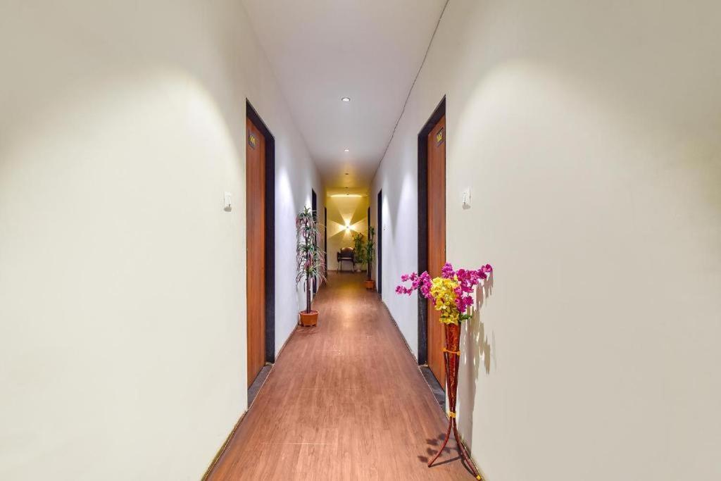 Nidhivan Hotel And Rooms Surat Bagian luar foto